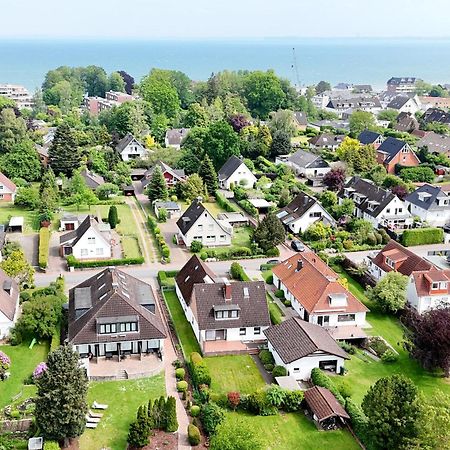 Nur 7 Gehminuten Zum Strand, Sehr Hochwertige Ferienwohnung Mit Terrasse In Ruhiger Lage, Inklusive Parkplatz Und Fahrradunterstellplatz Laesst Keine Wuensche Offen Scharbeutz Exterior photo