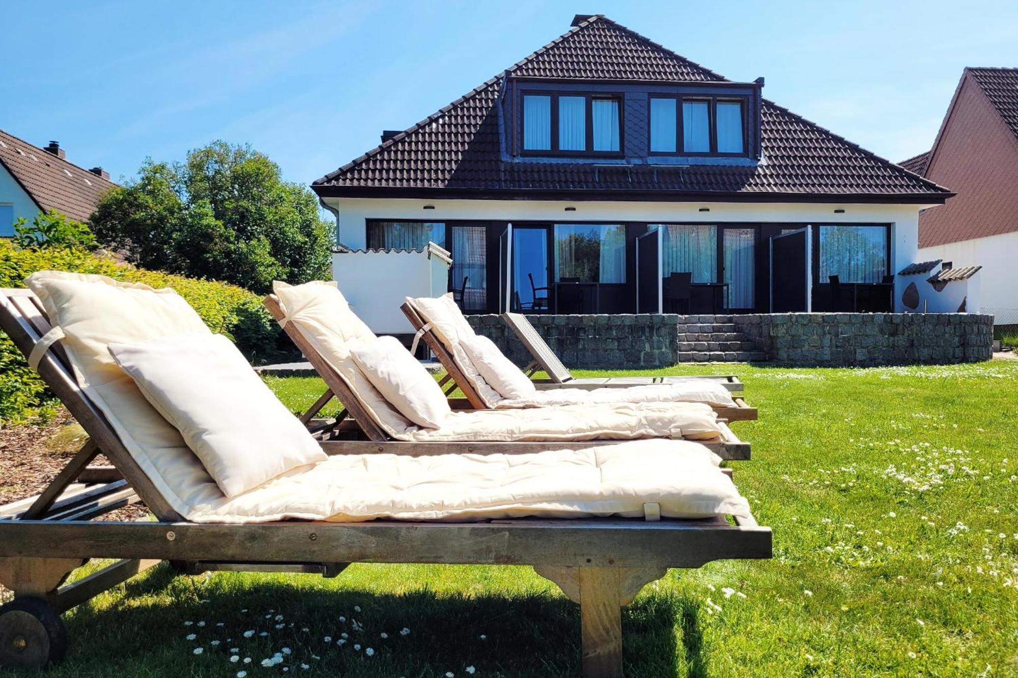 Nur 7 Gehminuten Zum Strand, Sehr Hochwertige Ferienwohnung Mit Terrasse In Ruhiger Lage, Inklusive Parkplatz Und Fahrradunterstellplatz Laesst Keine Wuensche Offen Scharbeutz Exterior photo