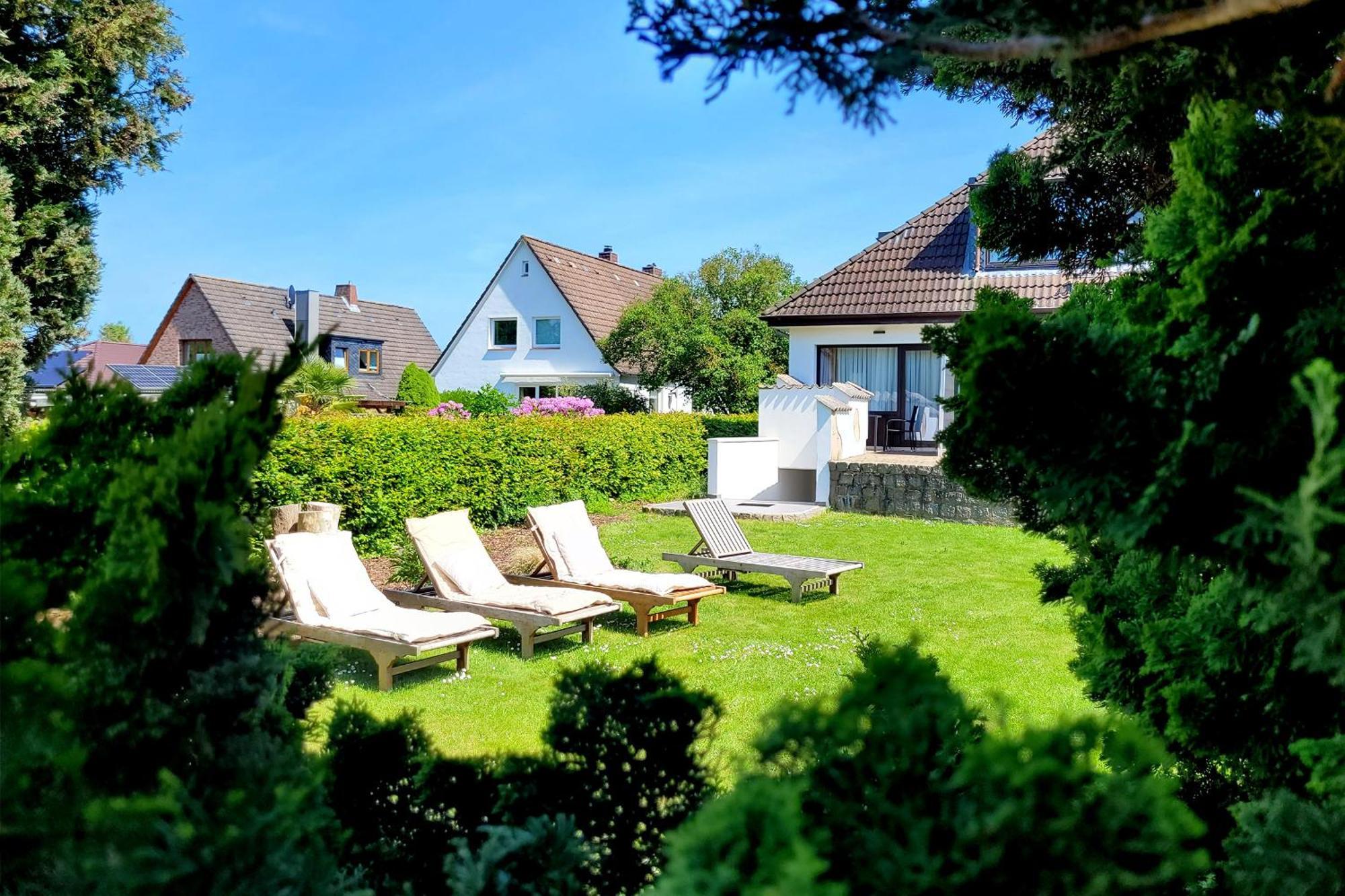 Nur 7 Gehminuten Zum Strand, Sehr Hochwertige Ferienwohnung Mit Terrasse In Ruhiger Lage, Inklusive Parkplatz Und Fahrradunterstellplatz Laesst Keine Wuensche Offen Scharbeutz Exterior photo